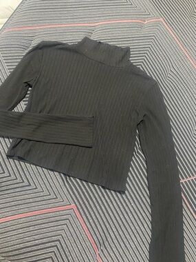 Ardene Black Ribbed Long‑Sleeve Crop Top